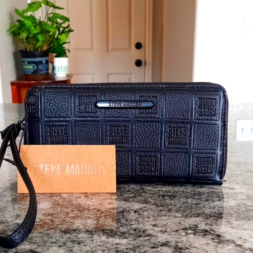 NWT STEVE MADDEN WALLET/WRISTLET